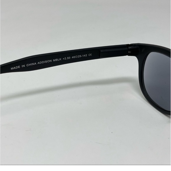 Ellen DeGeneres Sunglasses +2.50 - Picture 5 of 5